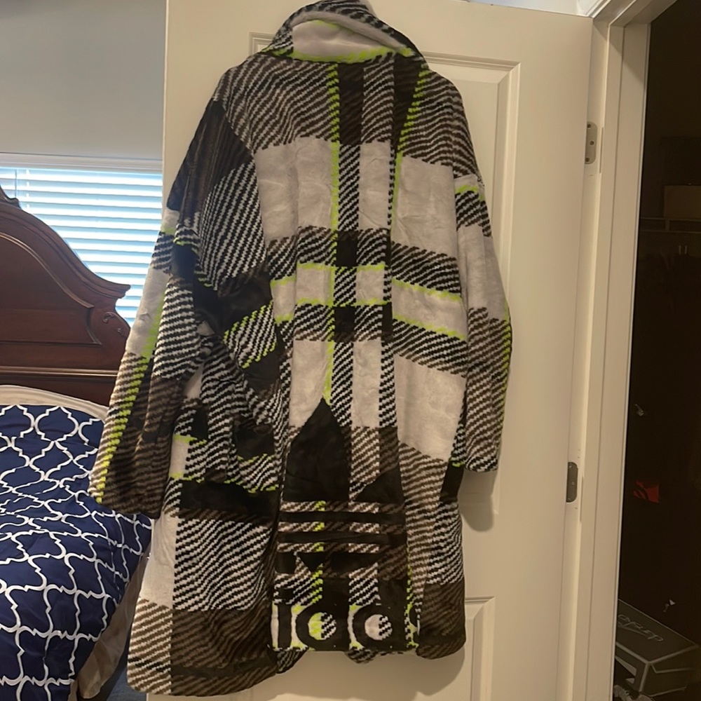 Brand new never worn IVY PARK coat. Too big. Size 2XL